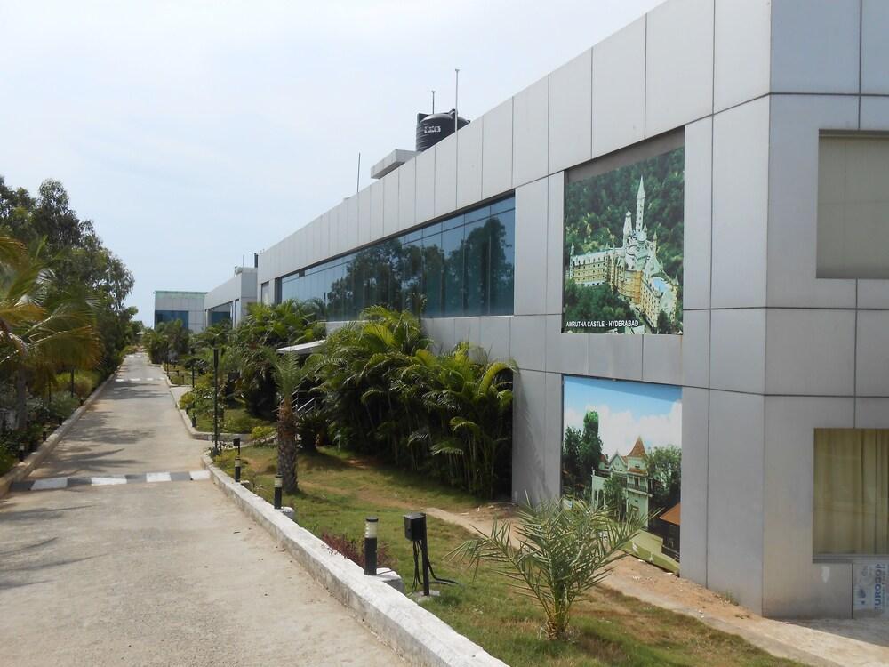 Jade Beach Resort Tirupporur Esterno foto