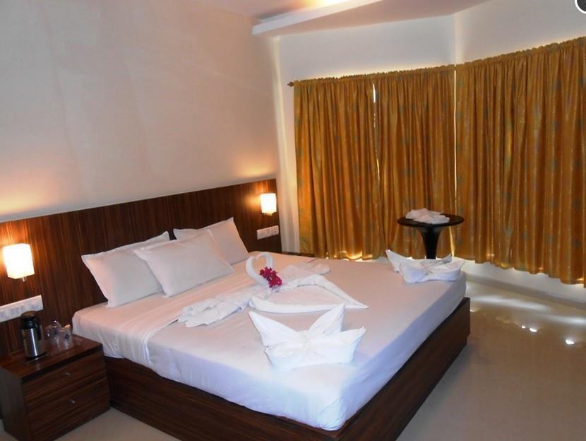 Jade Beach Resort Tirupporur Esterno foto