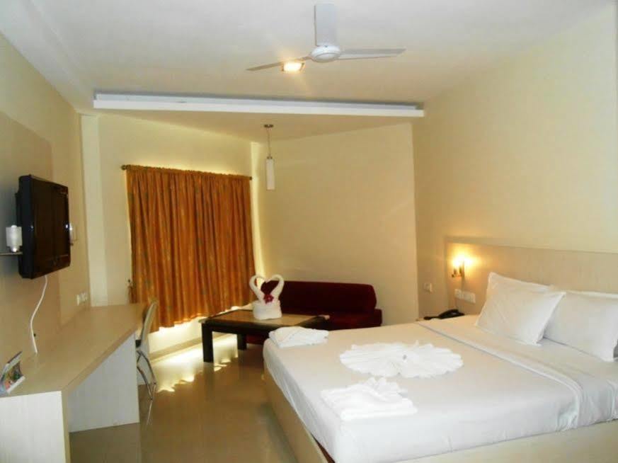 Jade Beach Resort Tirupporur Esterno foto